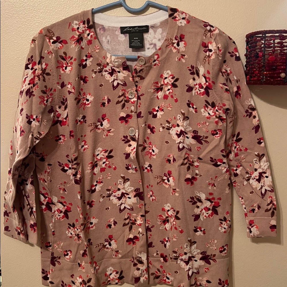 🍀Flower print taupe Cardigan button down quater sleeve size M